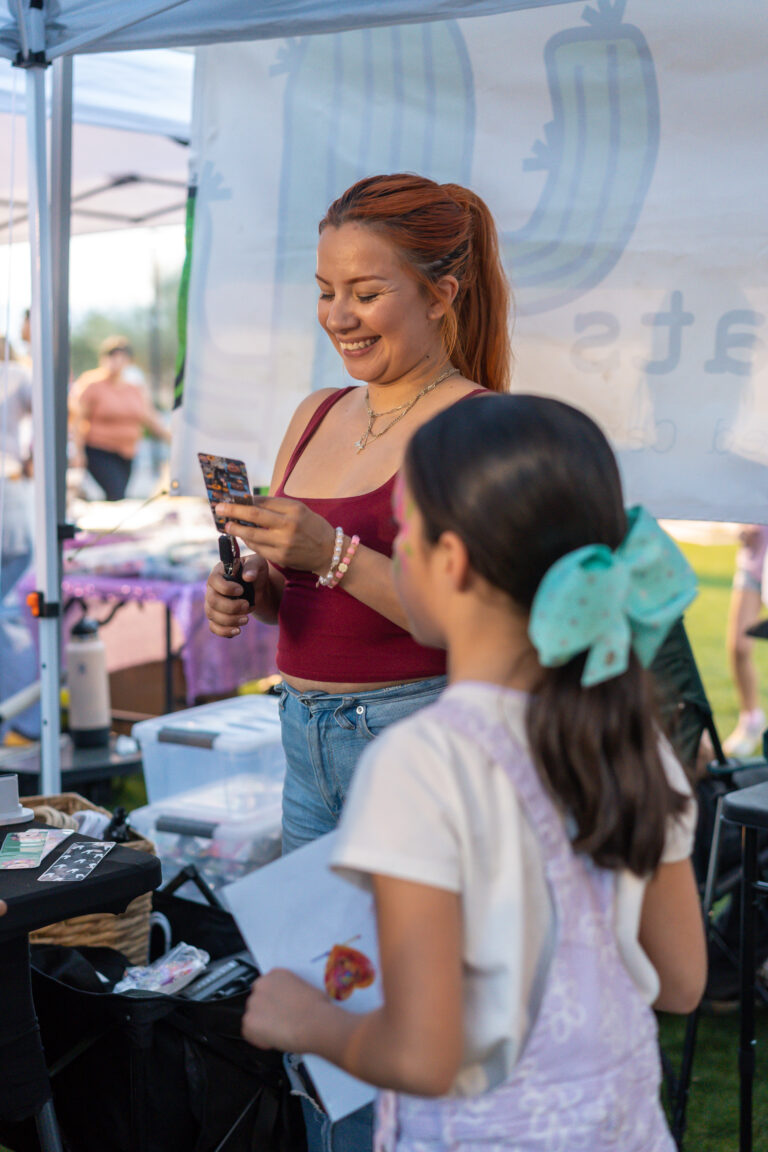 Mujeres Mercado attendees browsing artisan booths